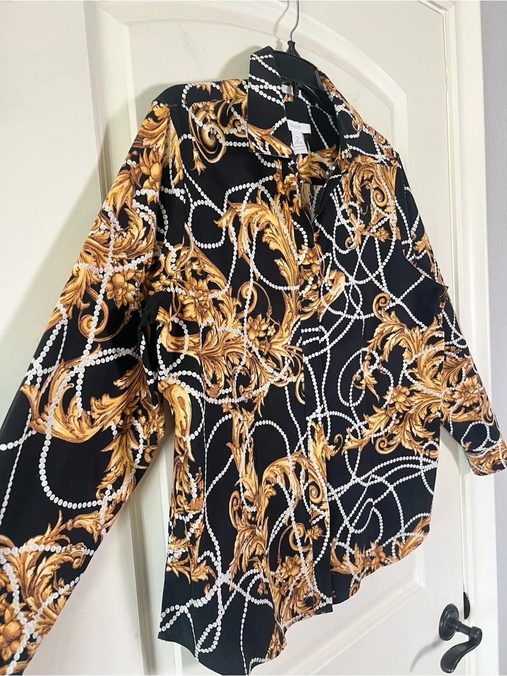 Chico's No-Iron Baroque Blouse Size 2 Black Gold Pearl Chain Print Cotton Shirt - Picture 3 of 10